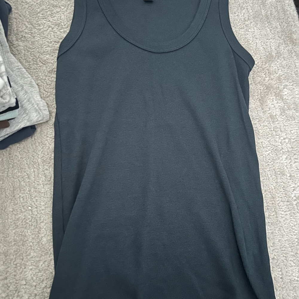Uniqlo Ribbed Tank Top